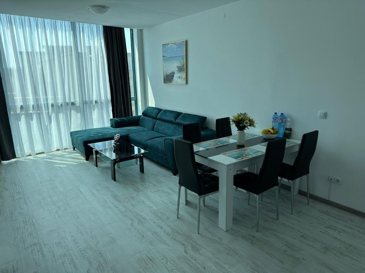 Spacious And Cozy Apartment In Complex Del Sol Primorsko Esterno foto